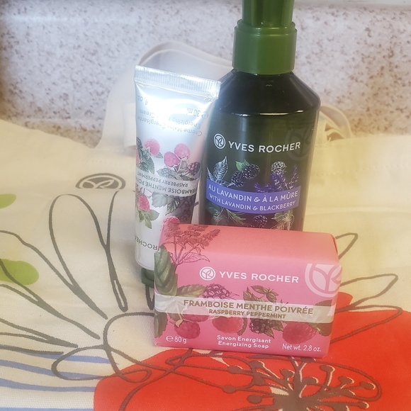 YVES ROCHER Hand Care Tote  Bag Set Raspberry - Picture 2 of 4